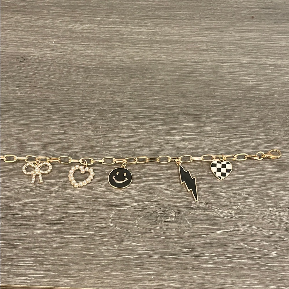 New Boutique Hat Chain With Black & White Charms..Hearts, Smiley Face, Etc